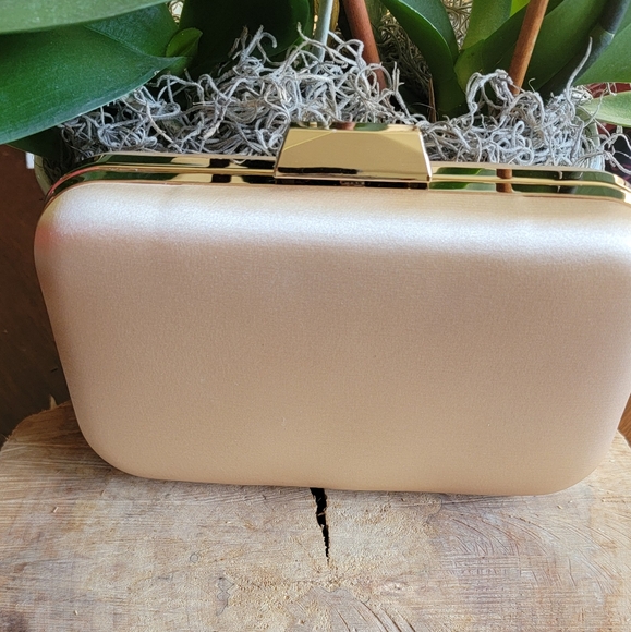 Floral Kisslock Embellished Golden Apricot Clutch/ Crossbody. NWOT. - Picture 2 of 9